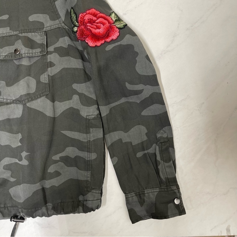 Rails Collins Camo Rose Patch Button Up Jacket Si… - image 6